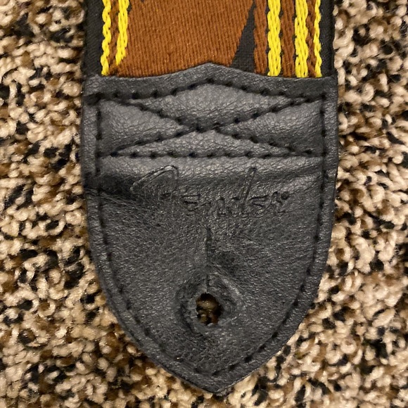 Fender 2” inch guitar strap - Picture 2 of 5